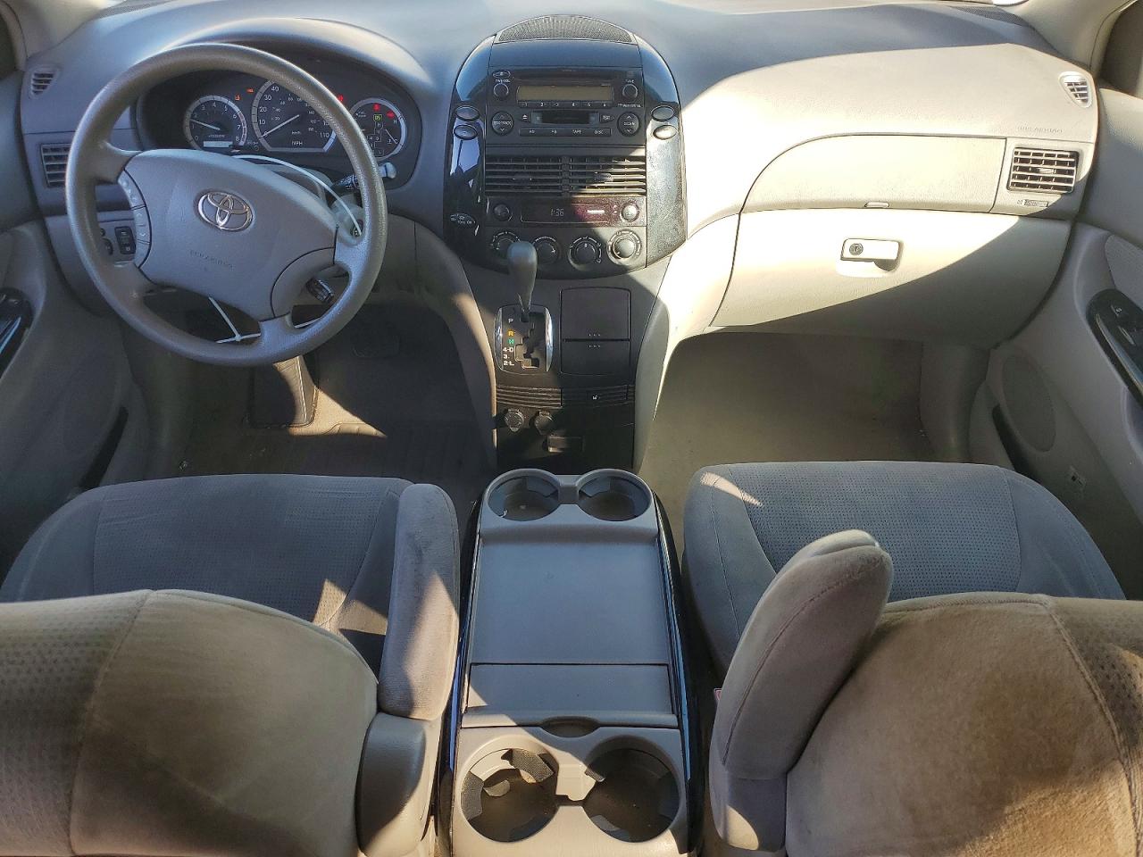 2004 TOYOTA SIENNA CE photo 8