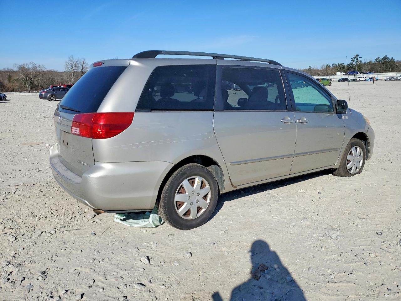 2004 TOYOTA SIENNA CE photo 3