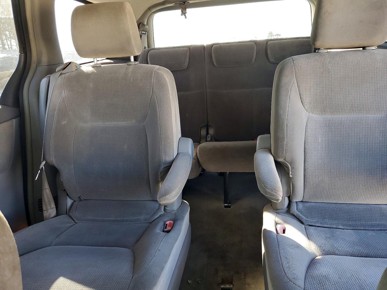 2004 TOYOTA SIENNA CE photo 10