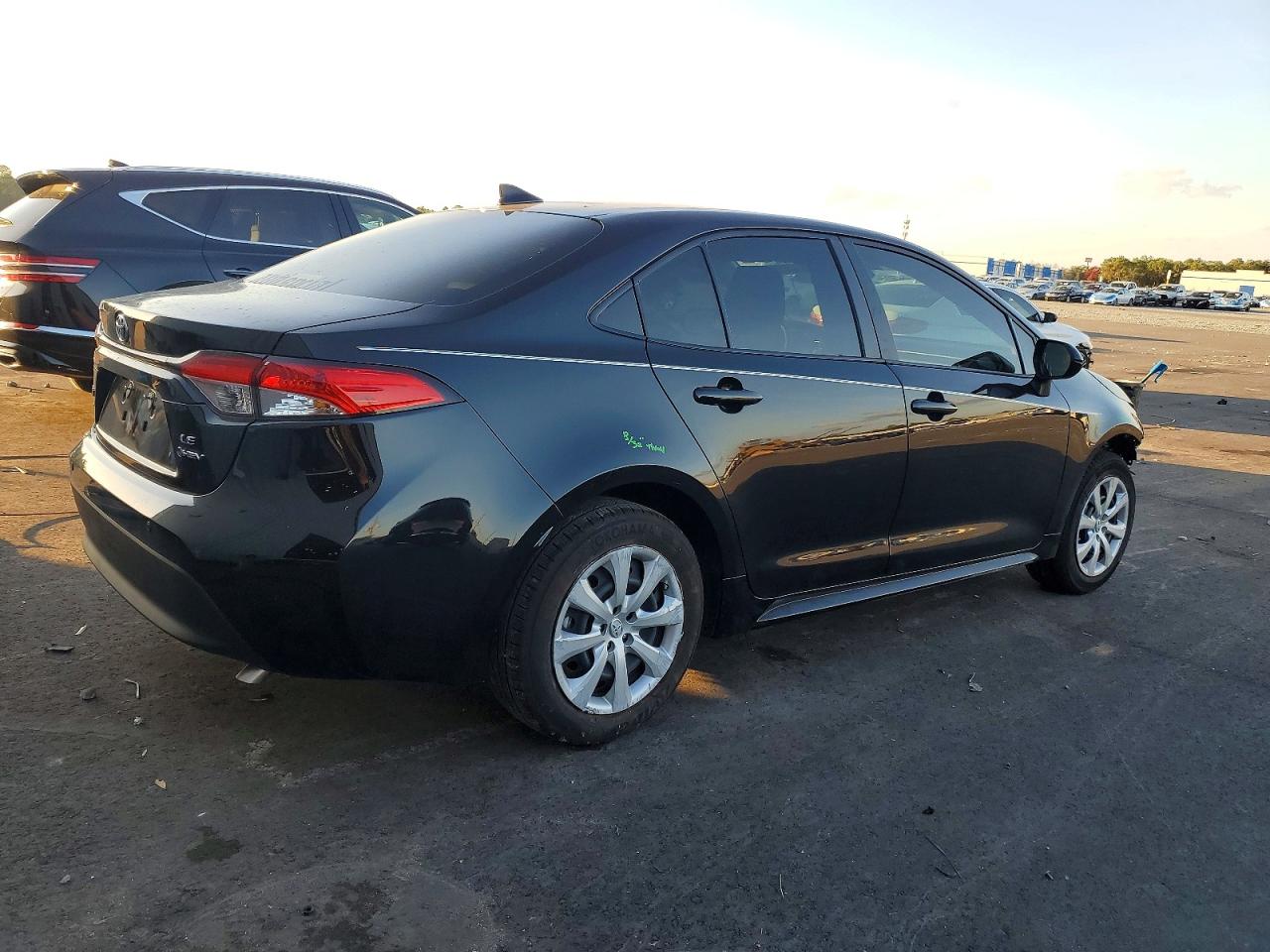 2025 TOYOTA COROLLA LE photo 3