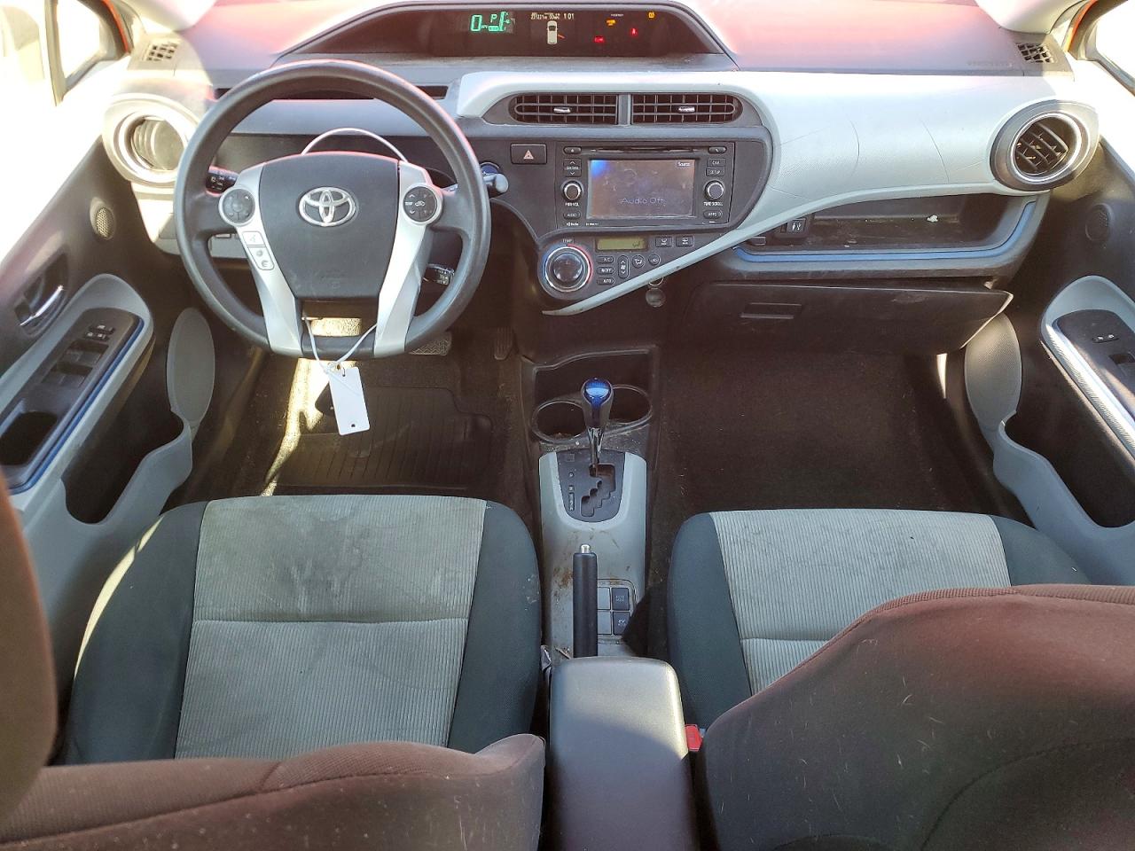 2012 TOYOTA PRIUS C photo 8