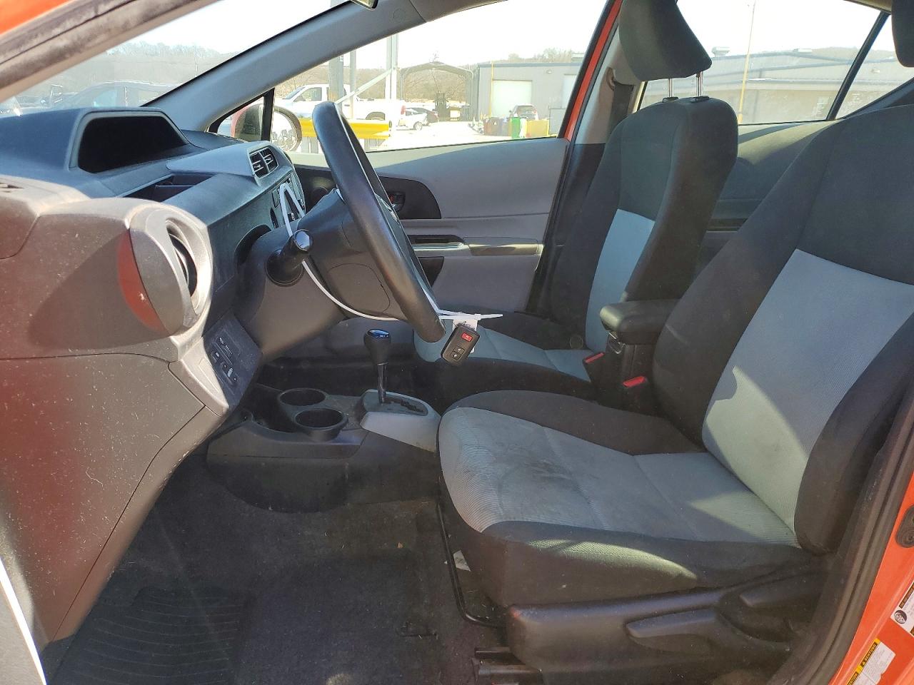 2012 TOYOTA PRIUS C photo 7