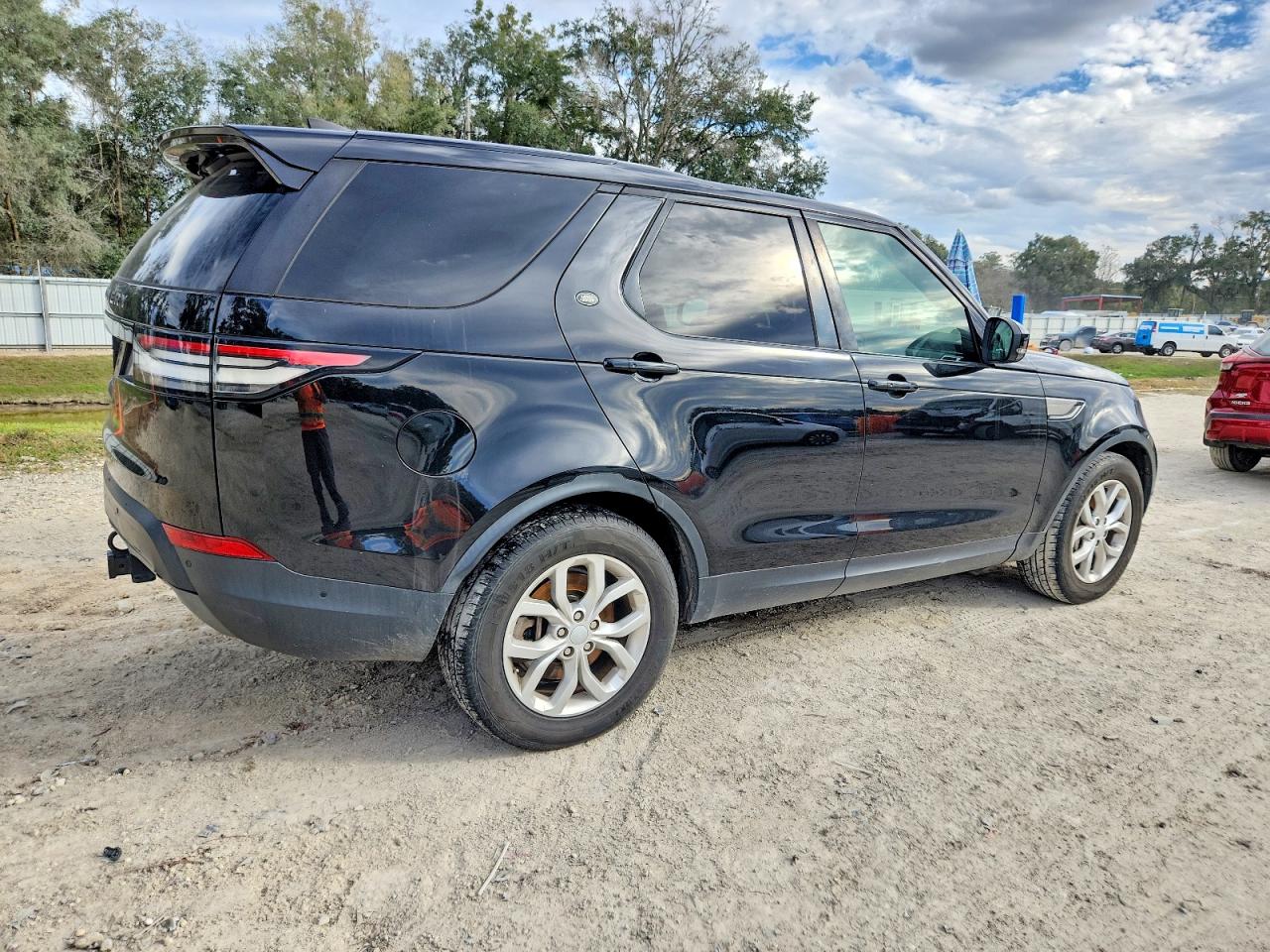 2020 LAND ROVER DISCOVERY SE photo 3