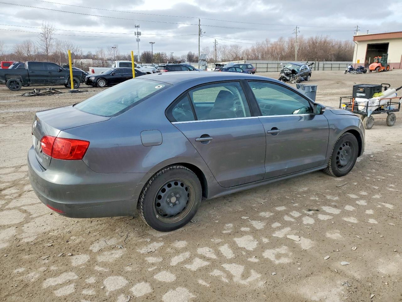 2013 VOLKSWAGEN JETTA SE photo 3