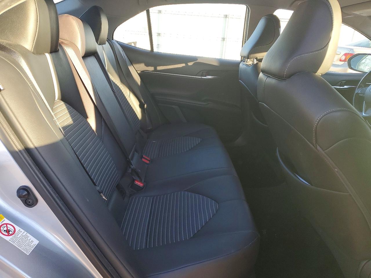 2018 TOYOTA CAMRY SE photo 19