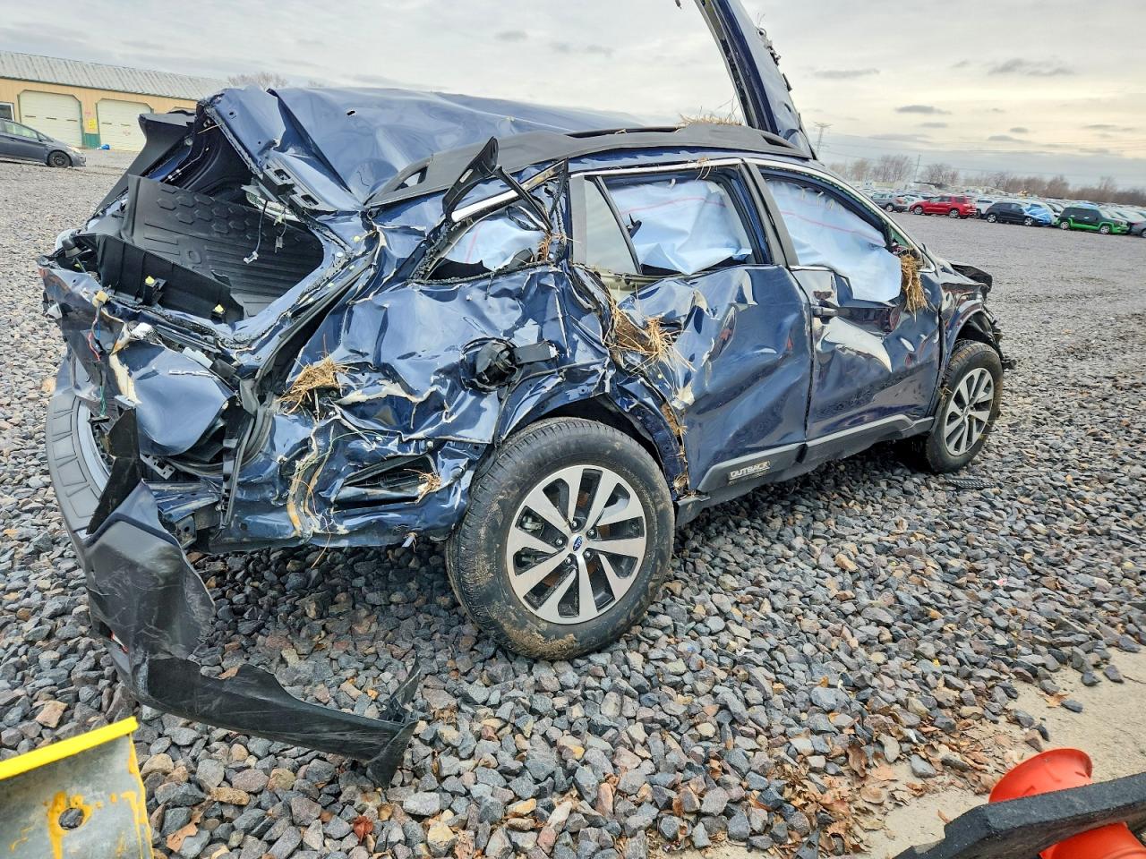 2025 SUBARU OUTBACK PREMIUM photo 3