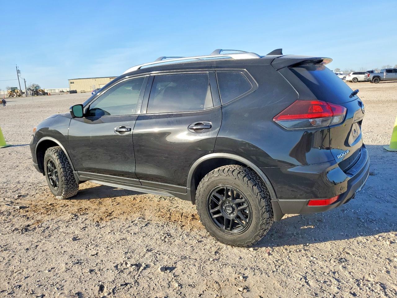 2019 NISSAN ROGUE S photo 2
