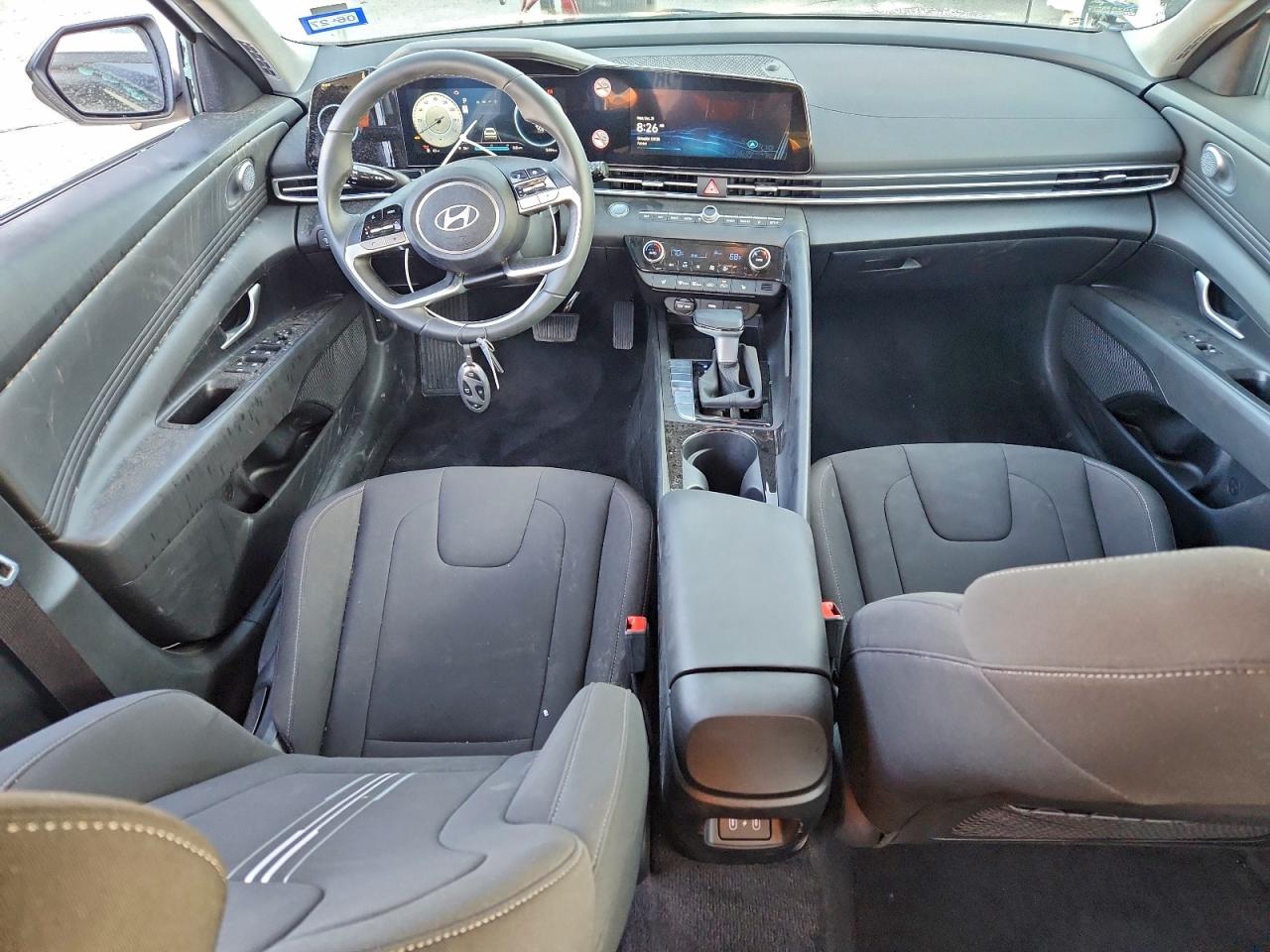 2025 HYUNDAI ELANTRA SEL photo 8