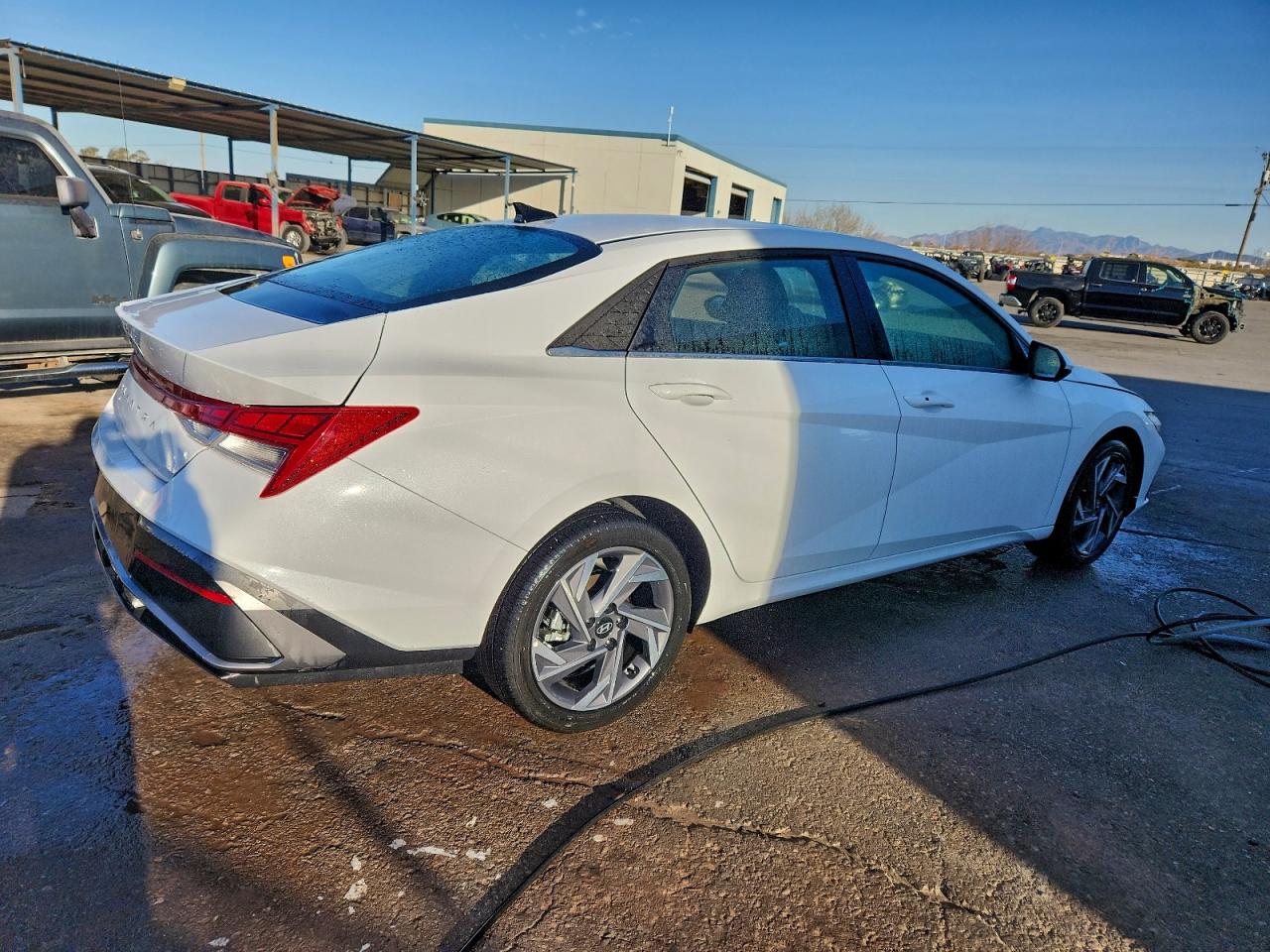 2025 HYUNDAI ELANTRA SEL photo 3