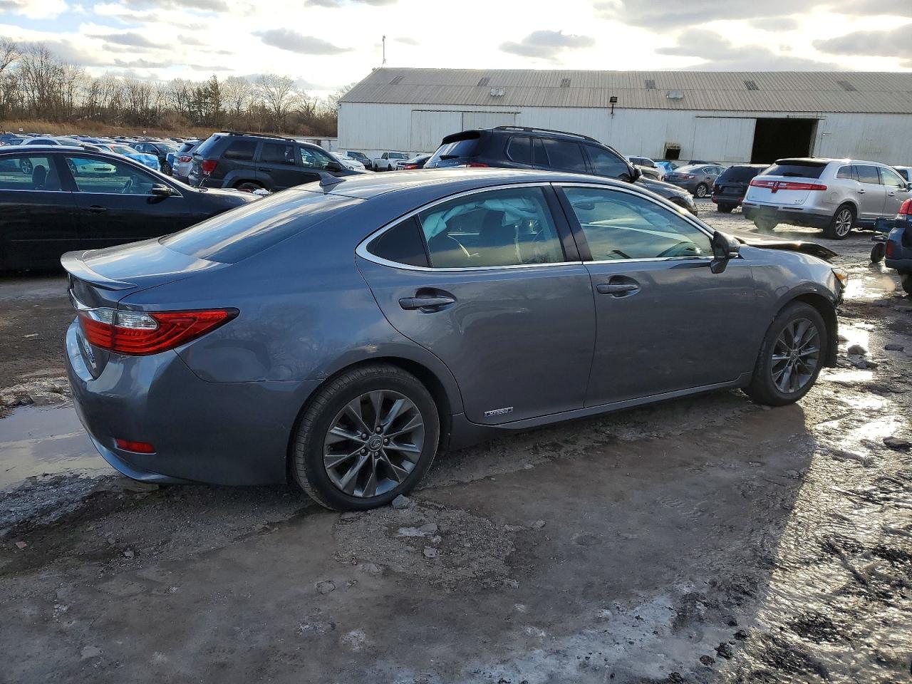 2013 LEXUS ES 300H photo 3