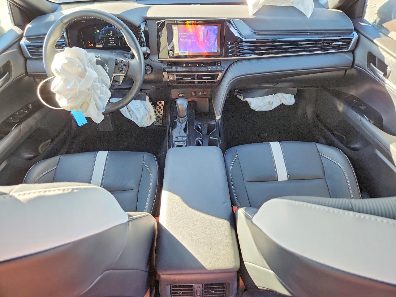 2025 TOYOTA CAMRY SE photo 8