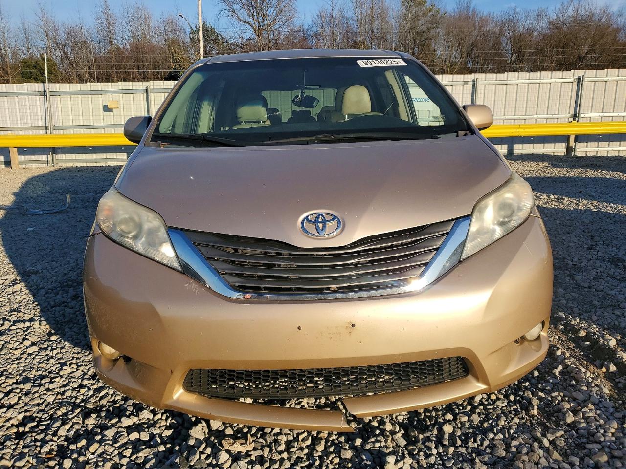 2014 TOYOTA SIENNA XLE photo 5