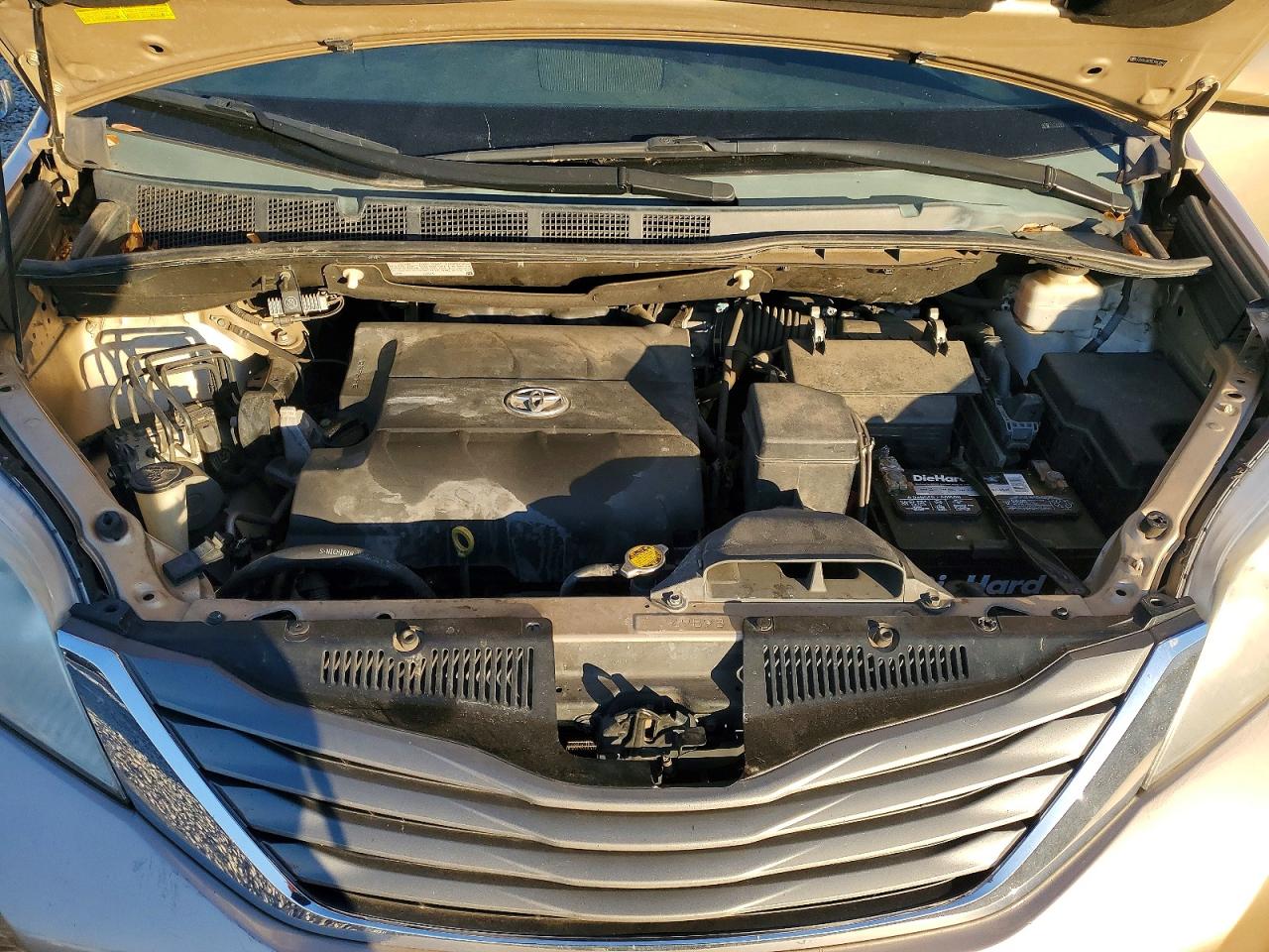 2014 TOYOTA SIENNA XLE photo 12