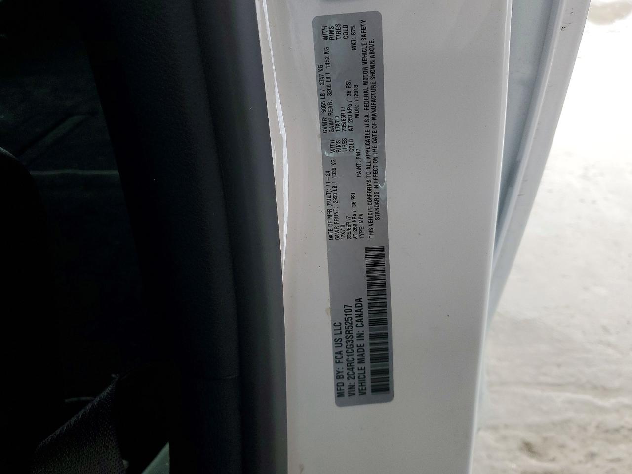 2025 CHRYSLER VOYAGER LX photo 12