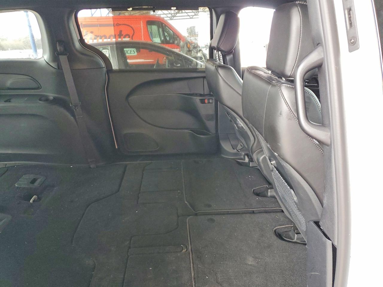 2025 CHRYSLER VOYAGER LX photo 10