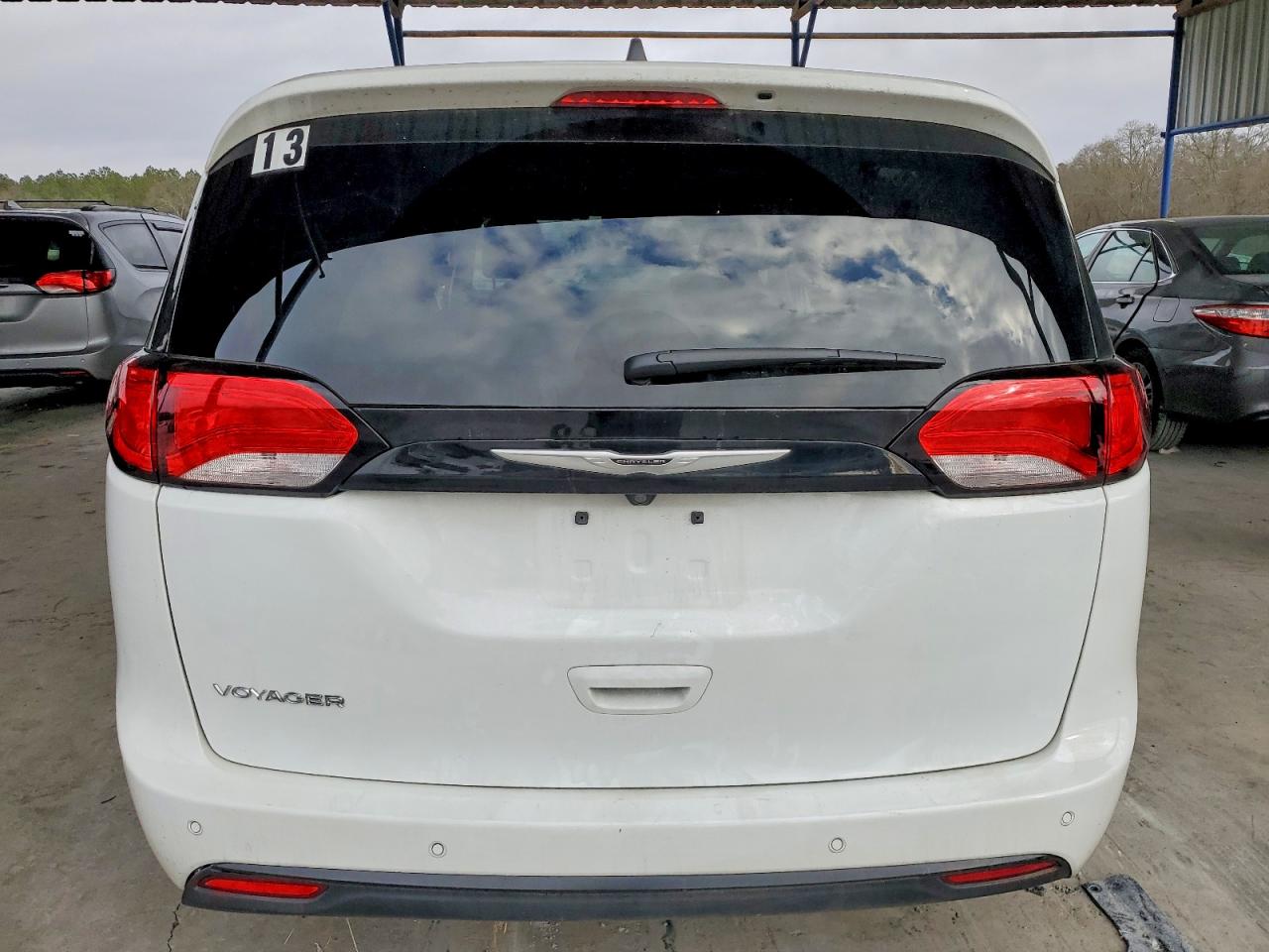 2025 CHRYSLER VOYAGER LX photo 6