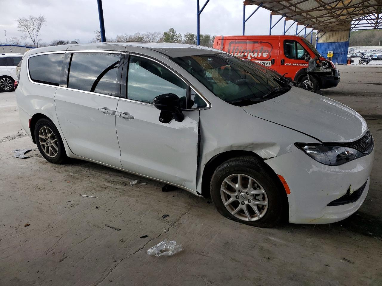 2025 CHRYSLER VOYAGER LX photo 4
