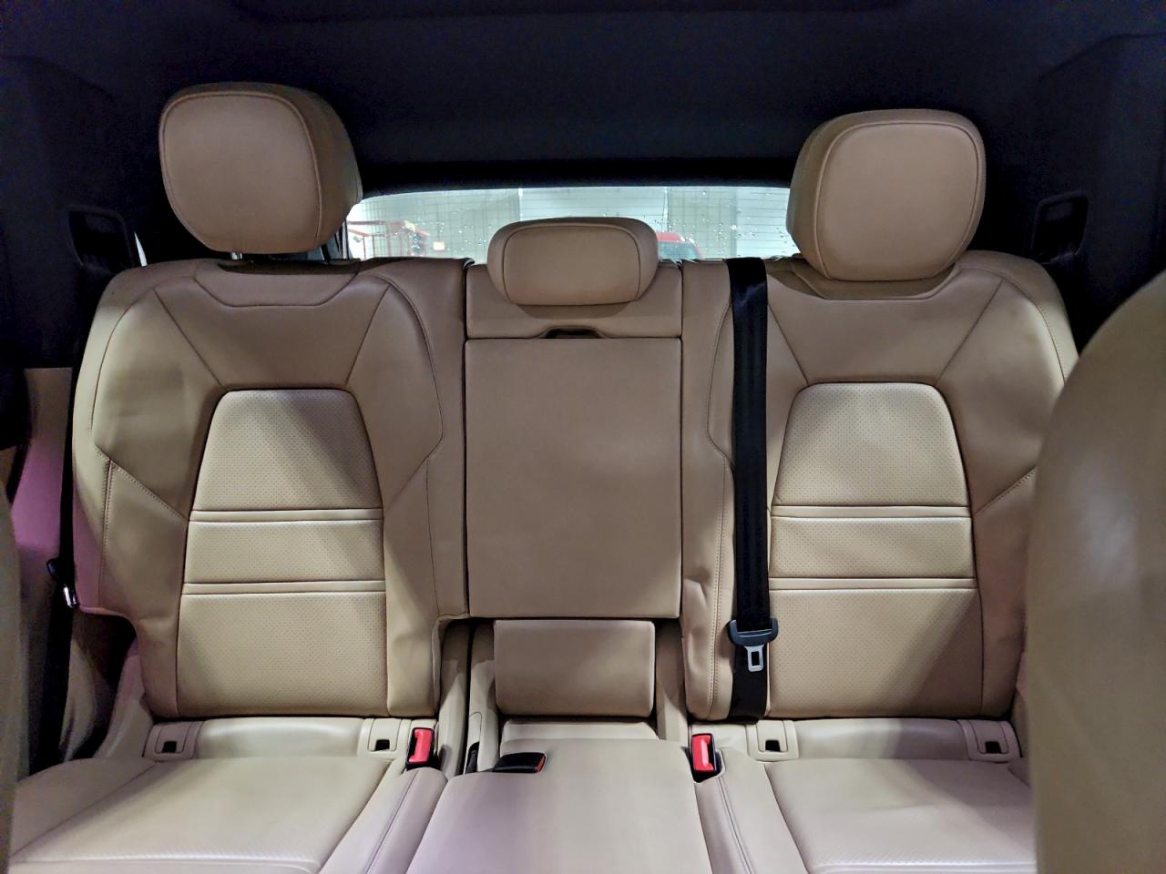 2019 PORSCHE CAYENNE photo 10
