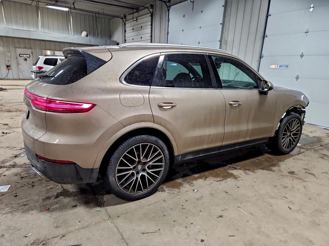 2019 PORSCHE CAYENNE photo 3