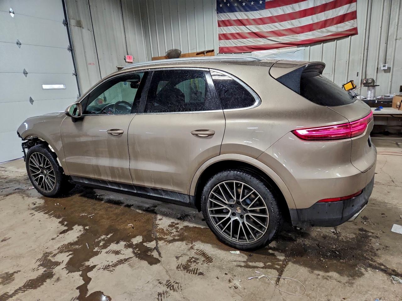 2019 PORSCHE CAYENNE photo 2