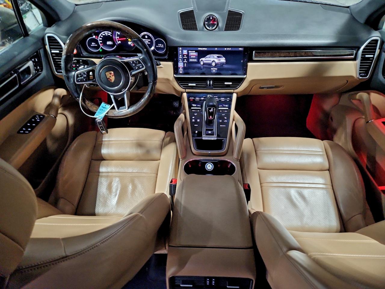 2019 PORSCHE CAYENNE photo 8