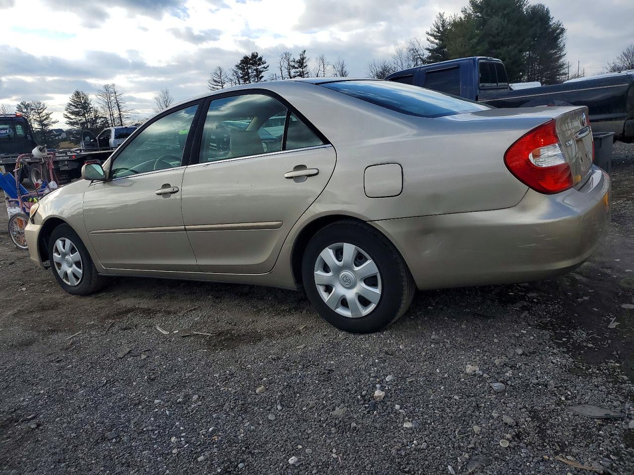 2003 TOYOTA CAMRY LE photo 2