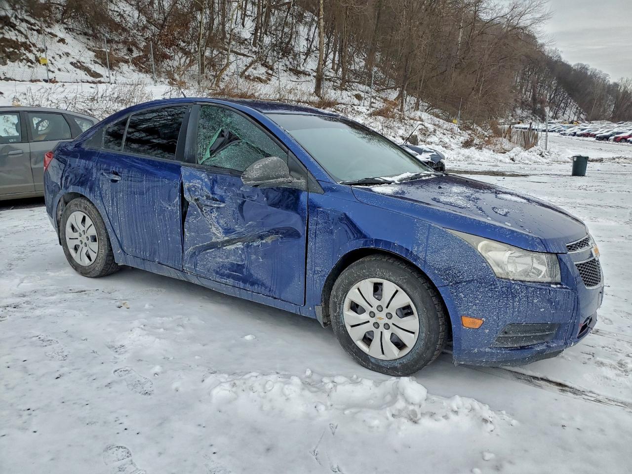 2013 CHEVROLET CRUZE LS photo 4