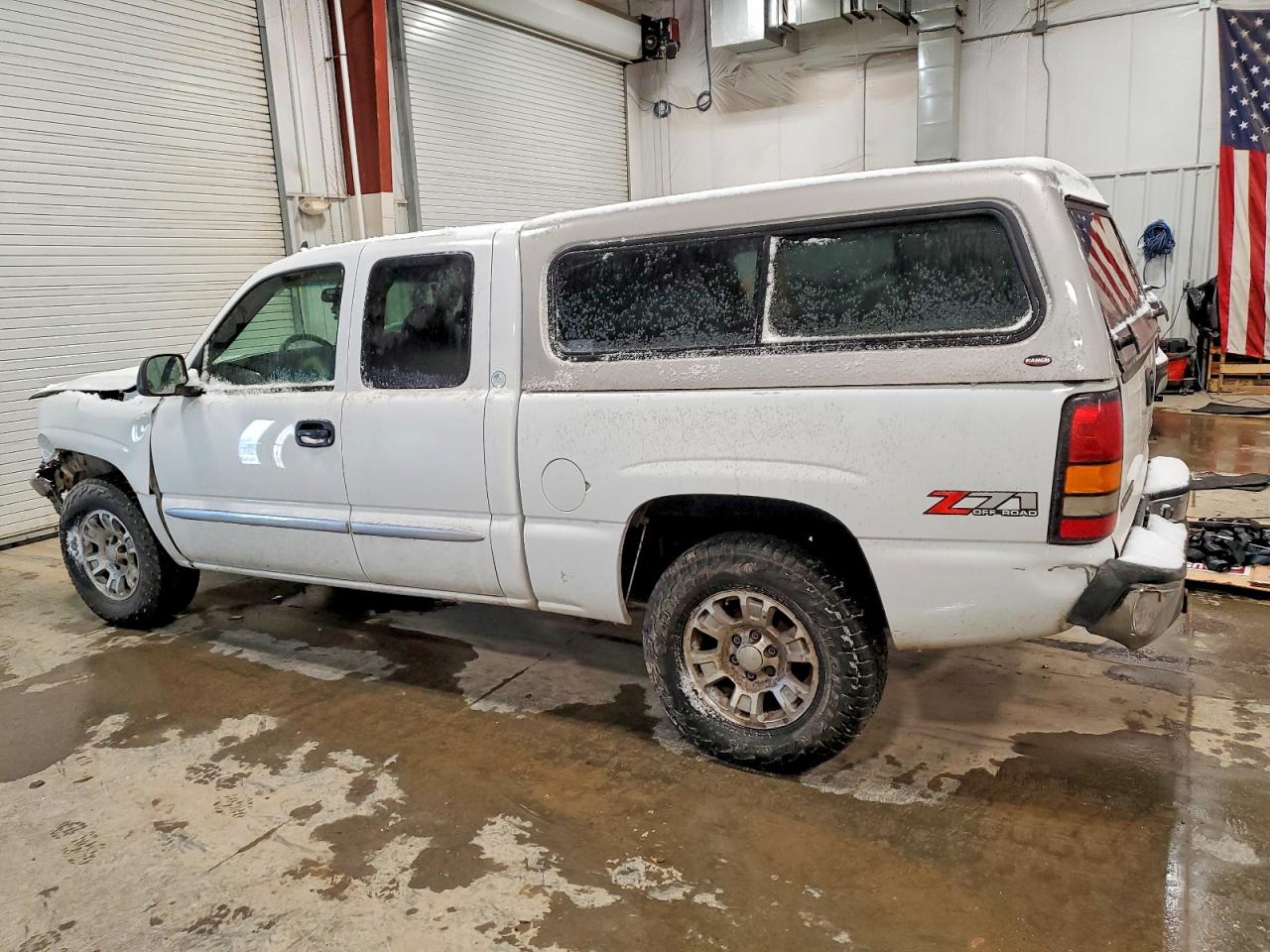 2007 GMC NEW SIERRA K1500 CLASSIC photo 2