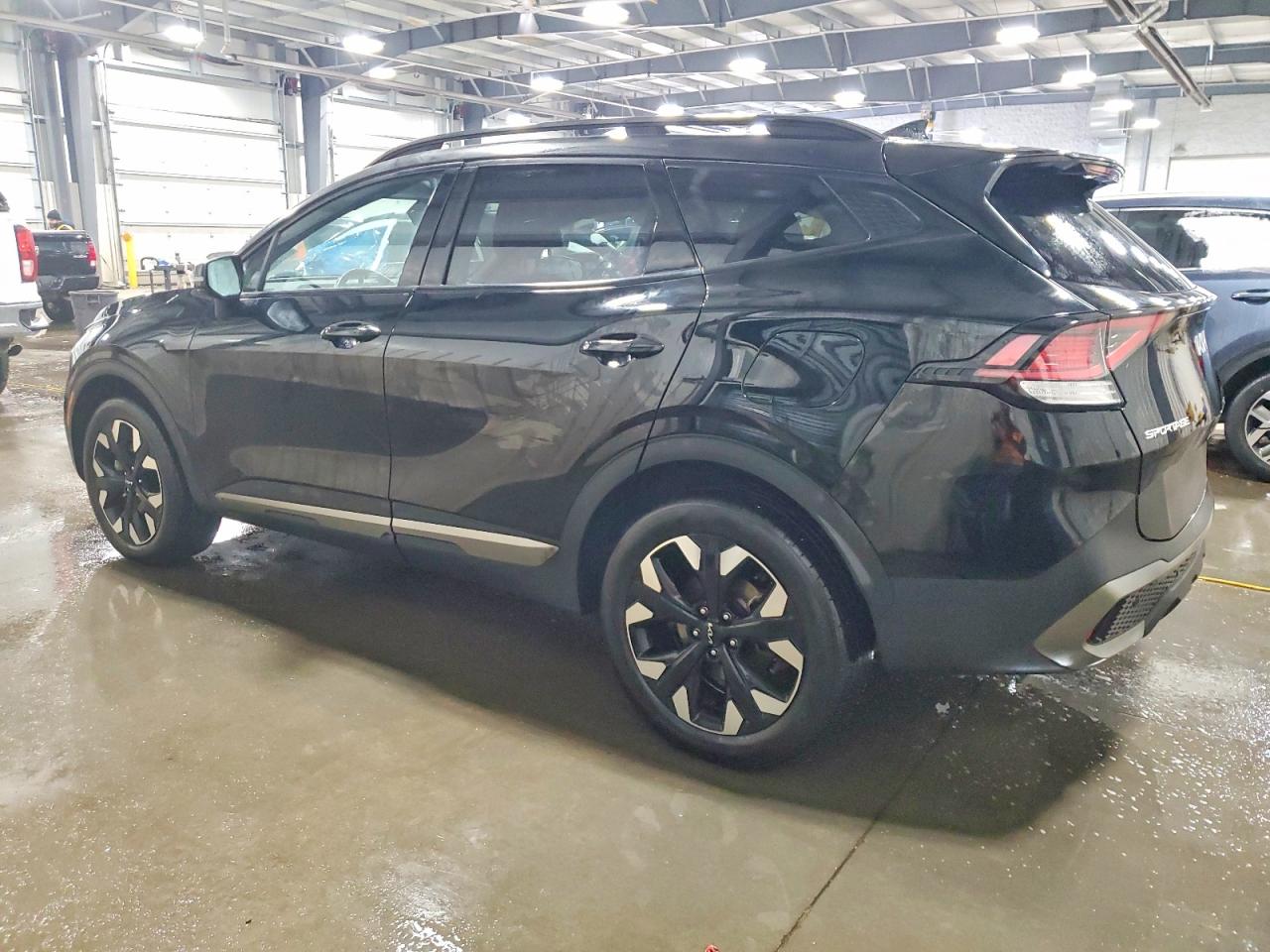 2023 KIA SPORTAGE X-LINE photo 2