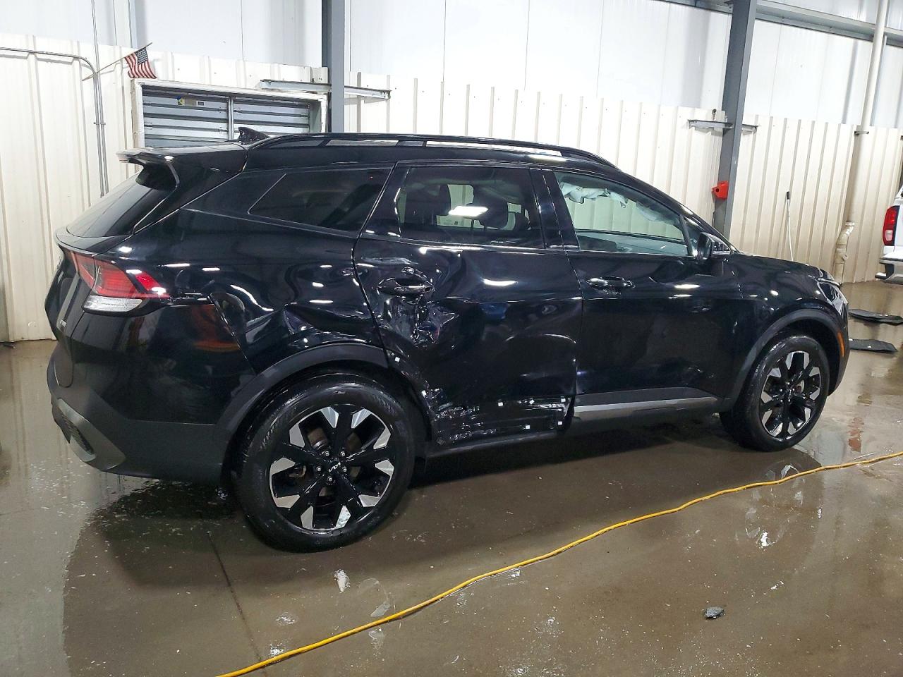 2023 KIA SPORTAGE X-LINE photo 3