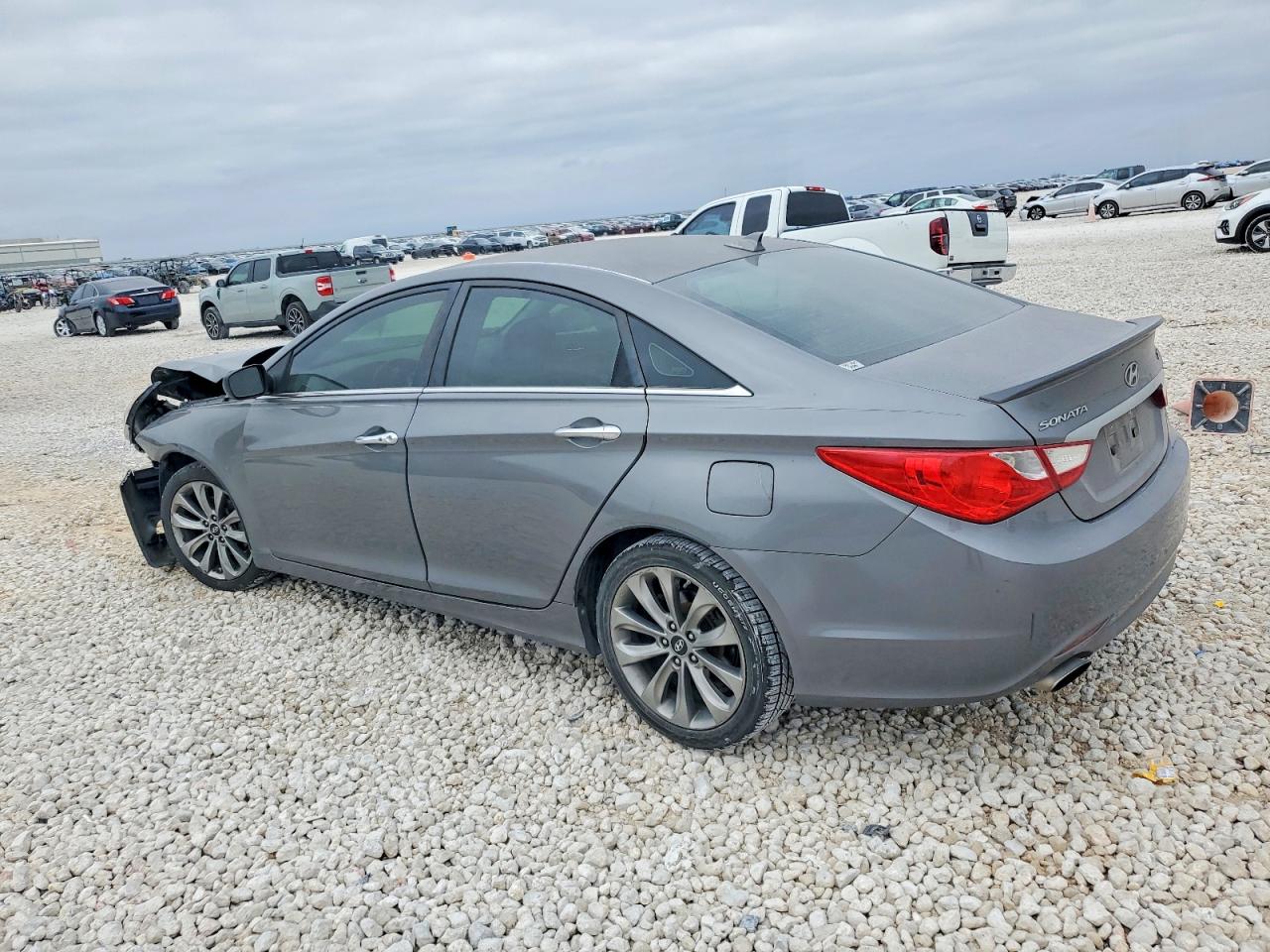 2012 HYUNDAI SONATA SE photo 2