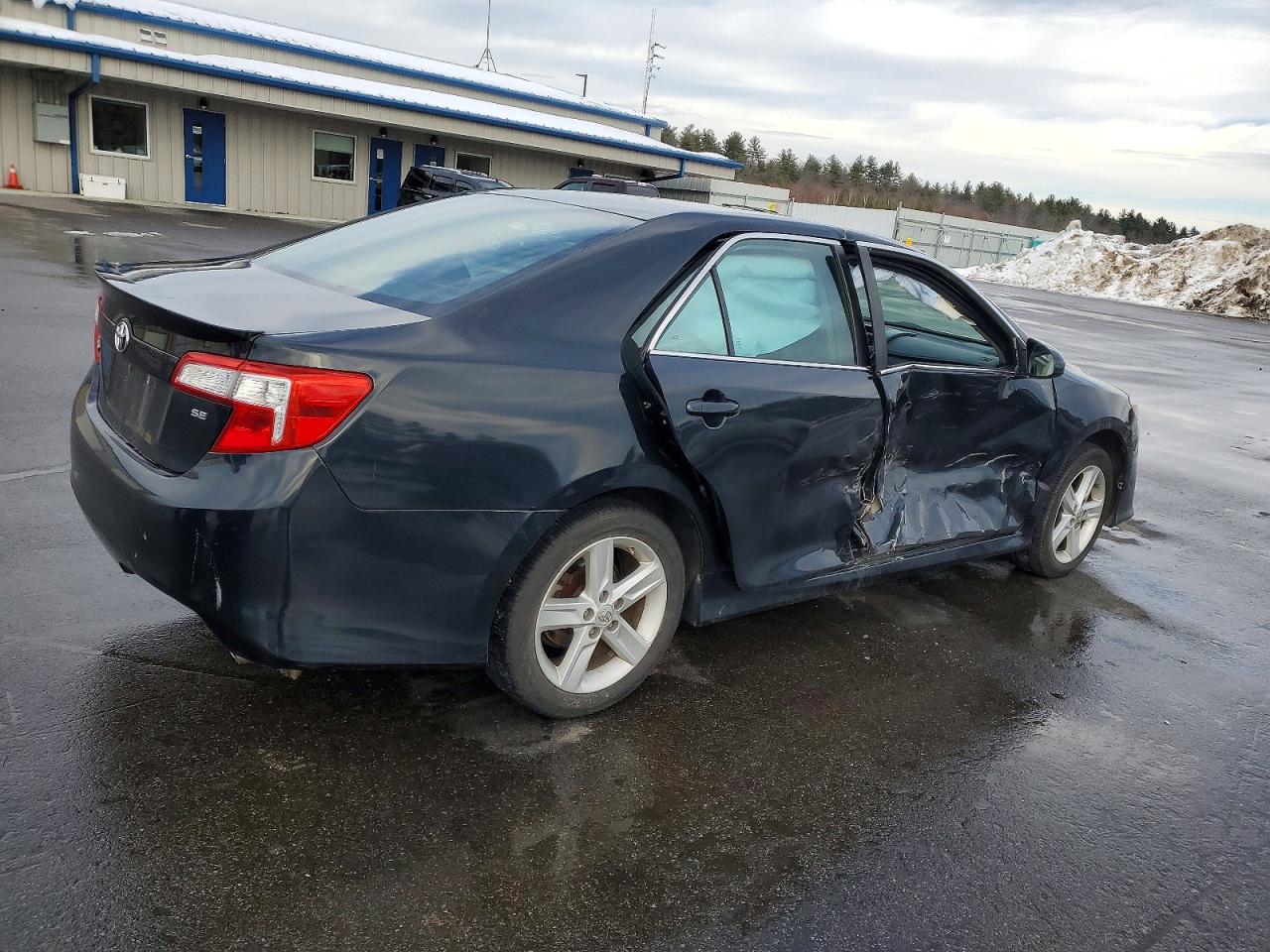 2012 TOYOTA CAMRY BASE photo 5