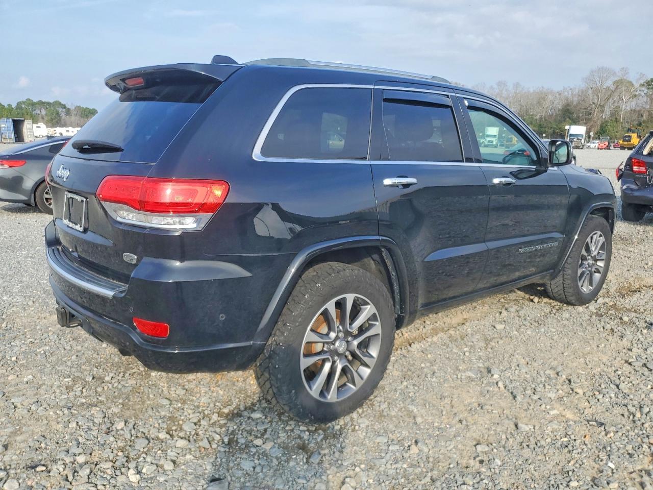 2018 JEEP GRAND CHEROKEE OVERLAND photo 3