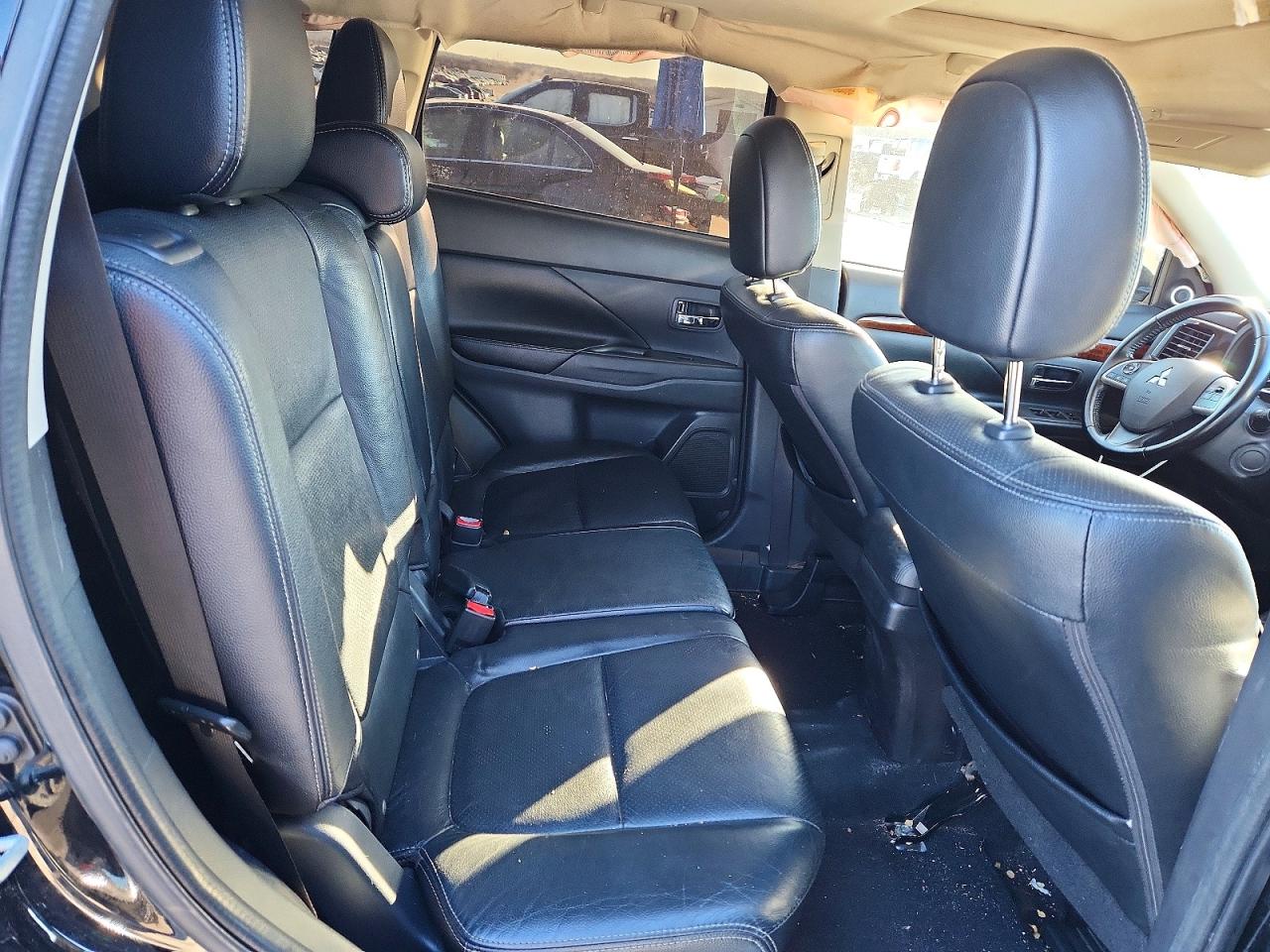 2015 MITSUBISHI OUTLANDER SE photo 11