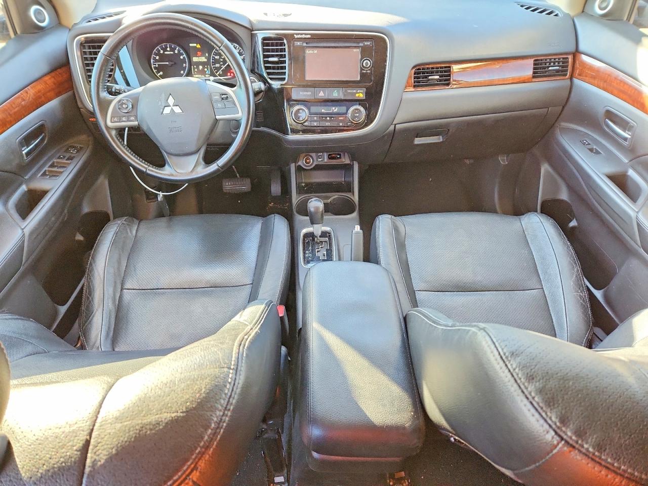 2015 MITSUBISHI OUTLANDER SE photo 8