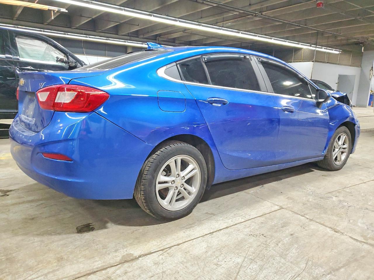 2017 CHEVROLET CRUZE LT photo 3