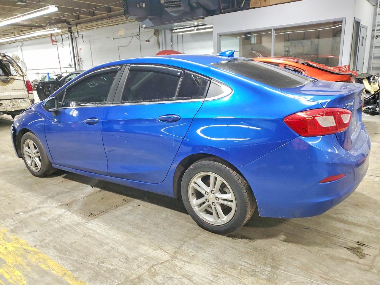 2017 CHEVROLET CRUZE LT photo 2