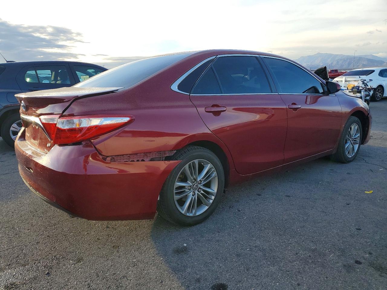 2017 TOYOTA CAMRY LE photo 3