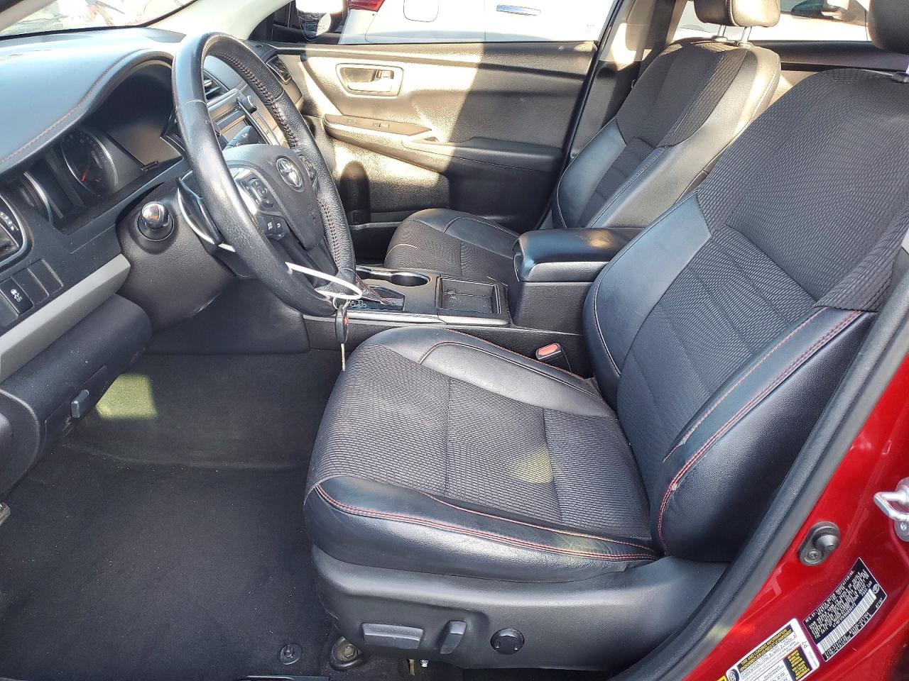 2017 TOYOTA CAMRY LE photo 7