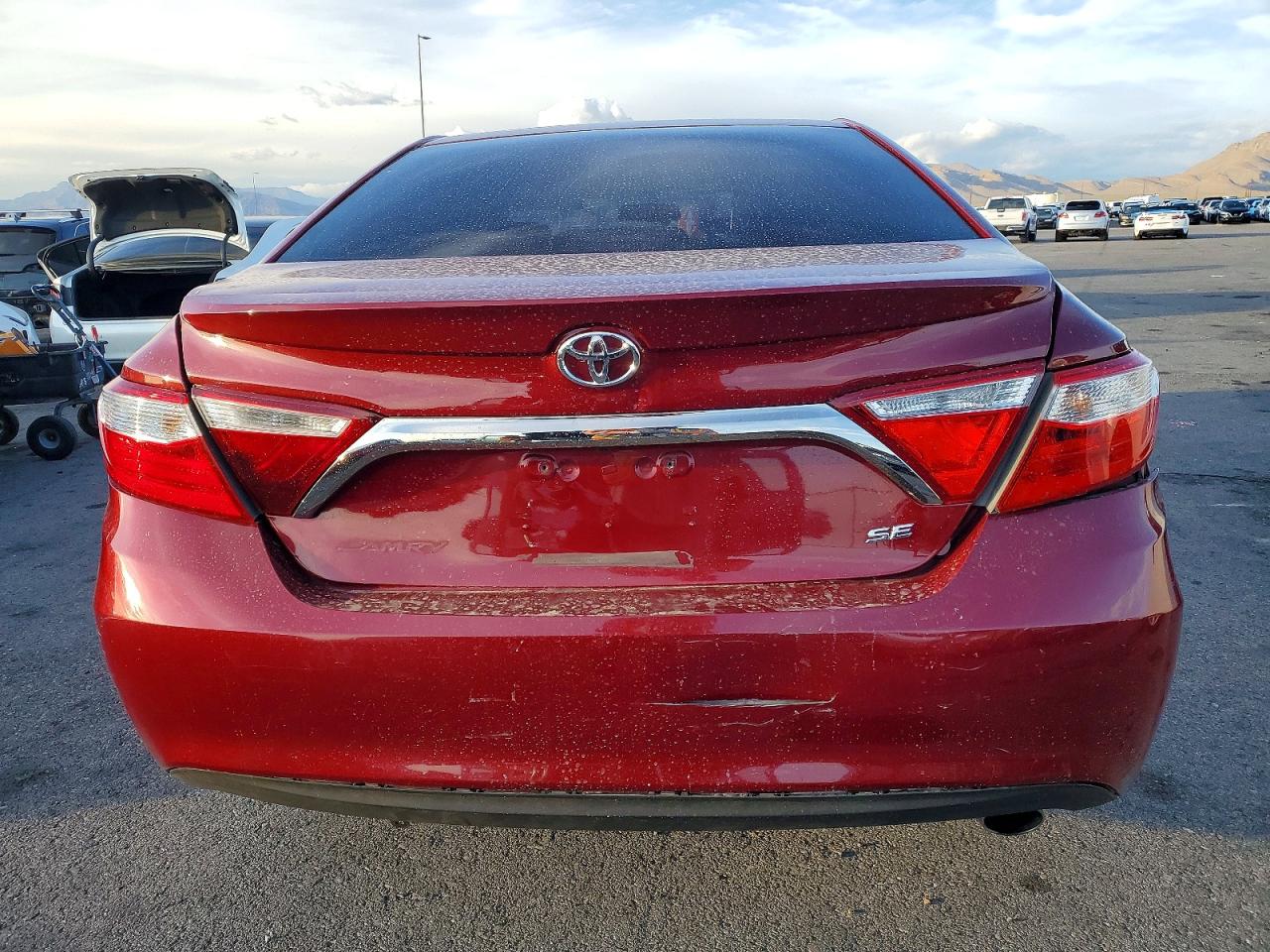 2017 TOYOTA CAMRY LE photo 6
