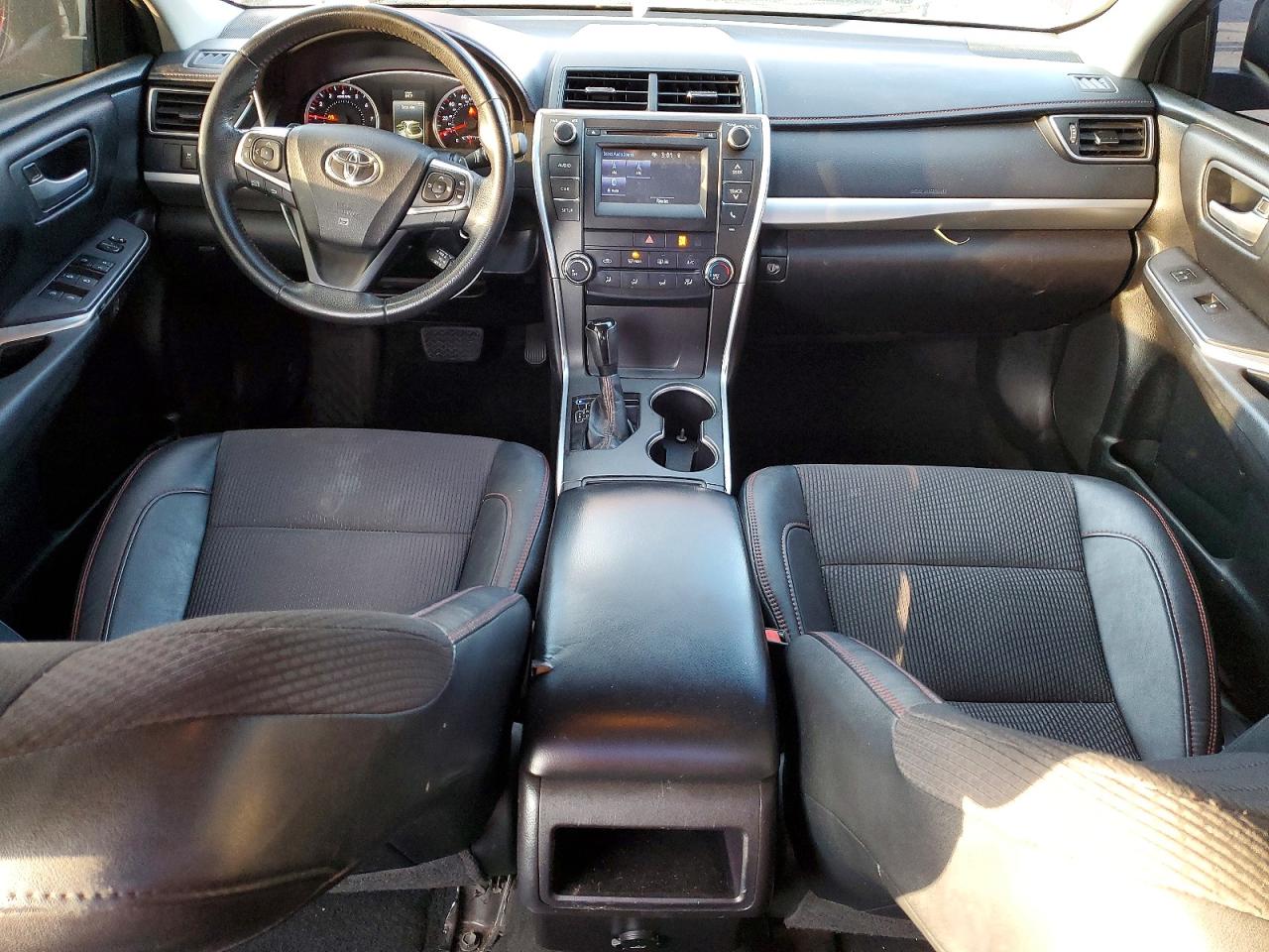2017 TOYOTA CAMRY LE photo 8