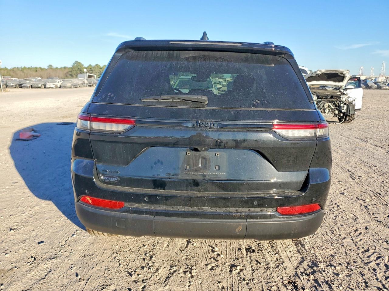 2023 JEEP GRAND CHEROKEE LAREDO photo 6