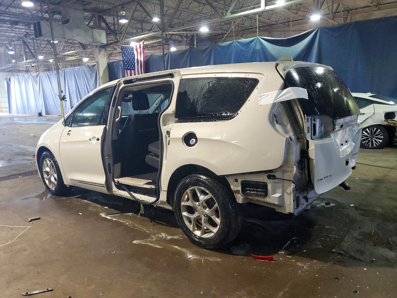 2019 CHRYSLER PACIFICA LIMITED photo 2
