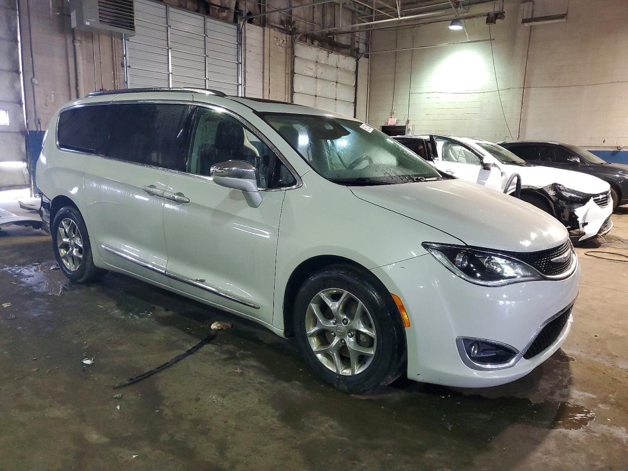 2019 CHRYSLER PACIFICA LIMITED photo 4