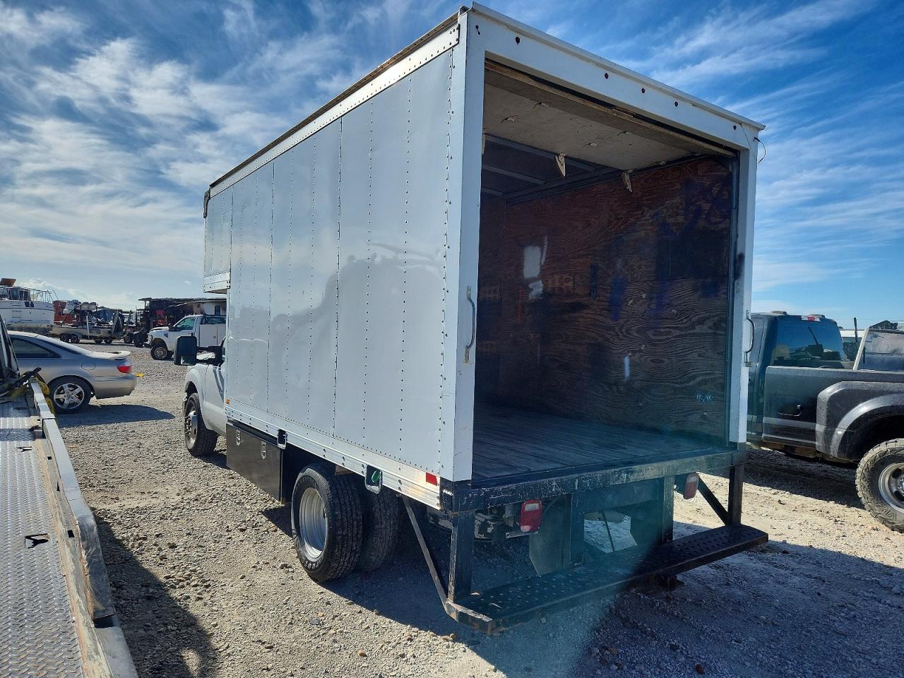 2014 FORD F350 SUPER DUTY BOX TRUCK photo 2