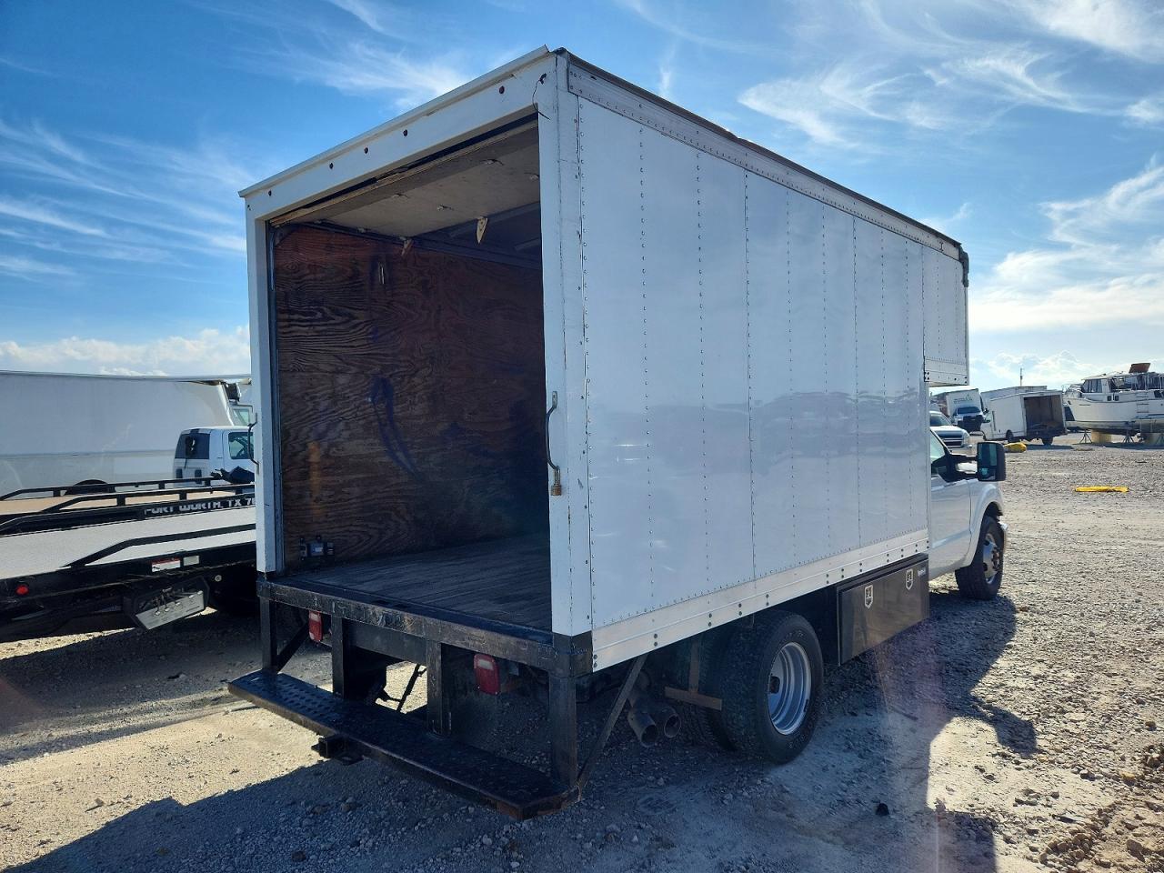 2014 FORD F350 SUPER DUTY BOX TRUCK photo 3