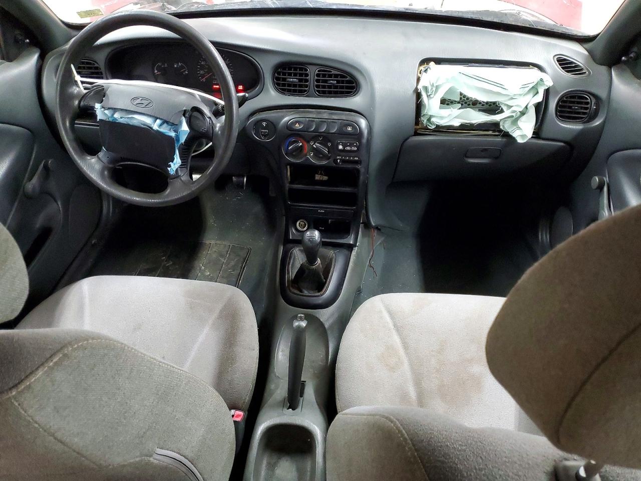 1997 HYUNDAI ELANTRA BASE photo 15