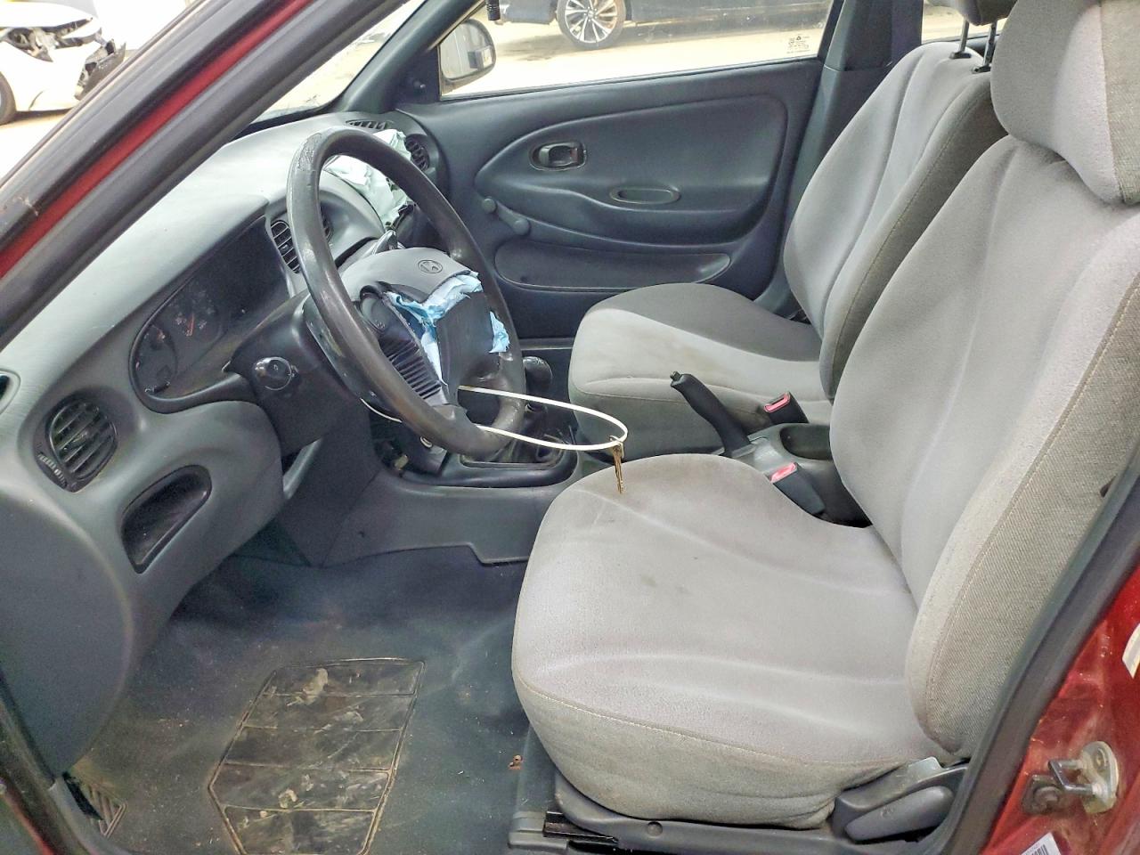 1997 HYUNDAI ELANTRA BASE photo 13