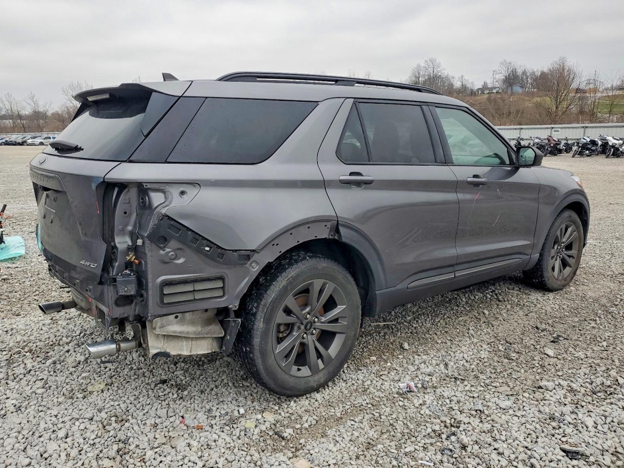 2021 FORD EXPLORER XLT photo 3
