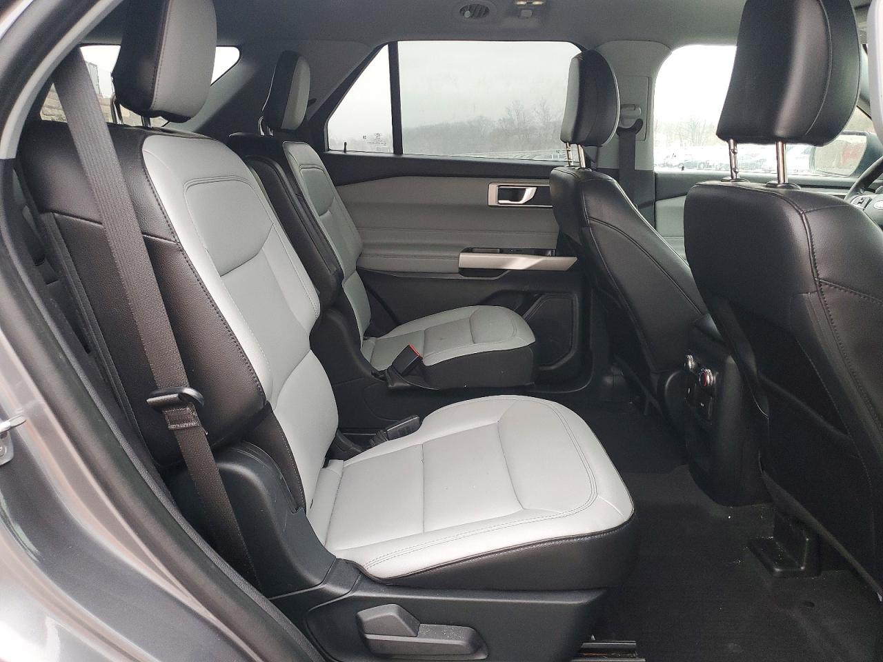 2021 FORD EXPLORER XLT photo 11